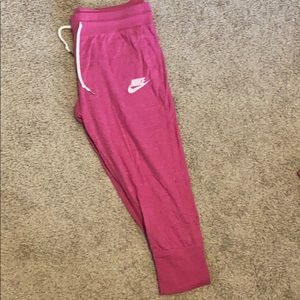 Nike Cropped Joggers